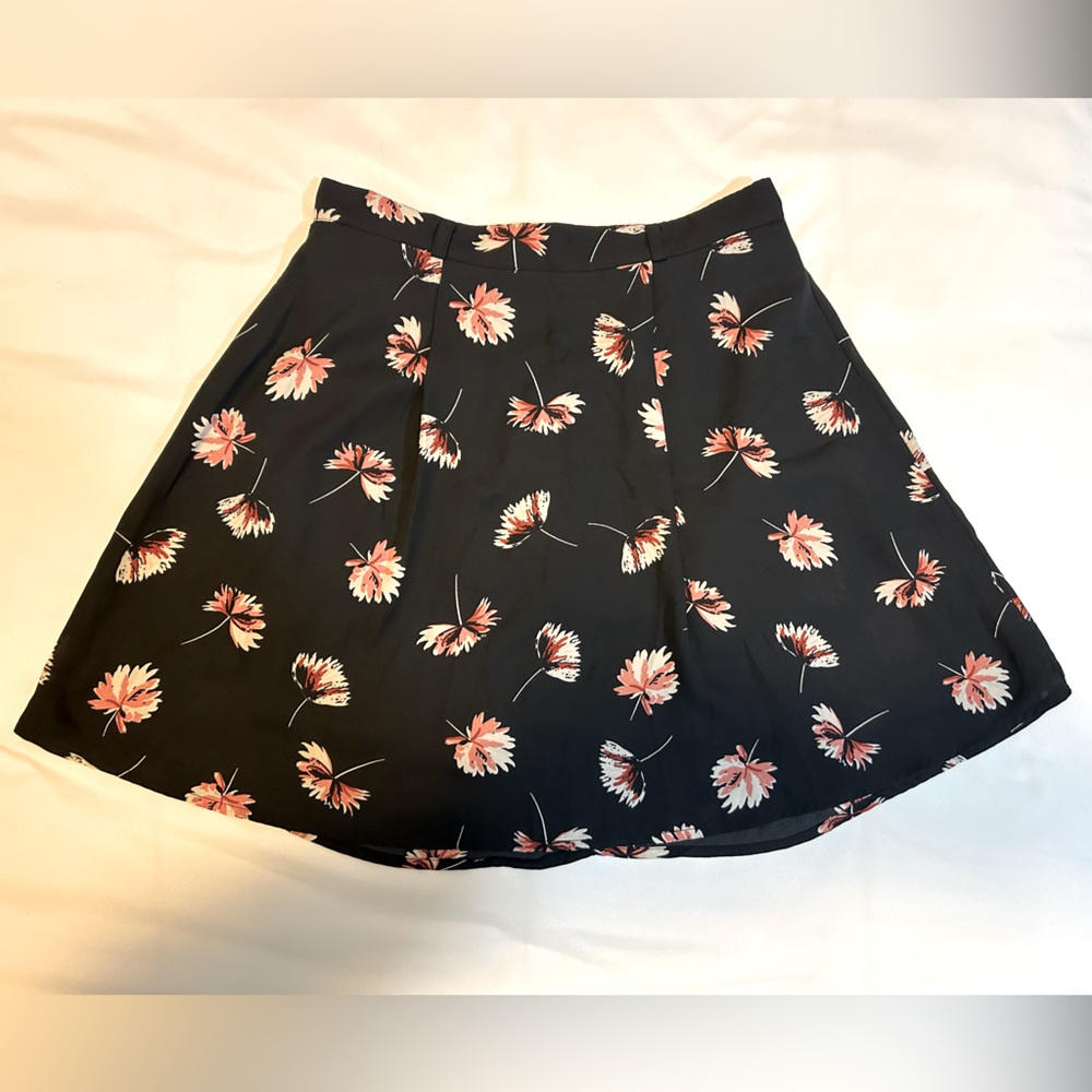 Dynamite Black Floral Mini Skirt